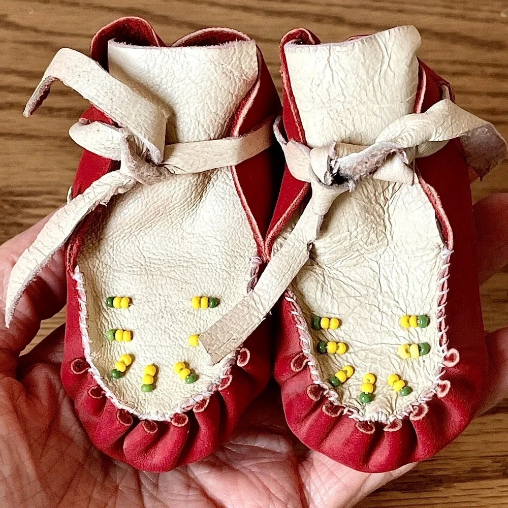 VTG Navajo Baby Booties 50s Deer Skin Leather Sz 0 Beaded Red Handmade Moccasins